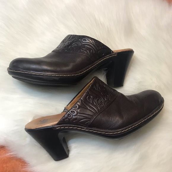 Sofft ⚜️ Dark Brown Embossed Design Leather Mule - Picture 2 of 12